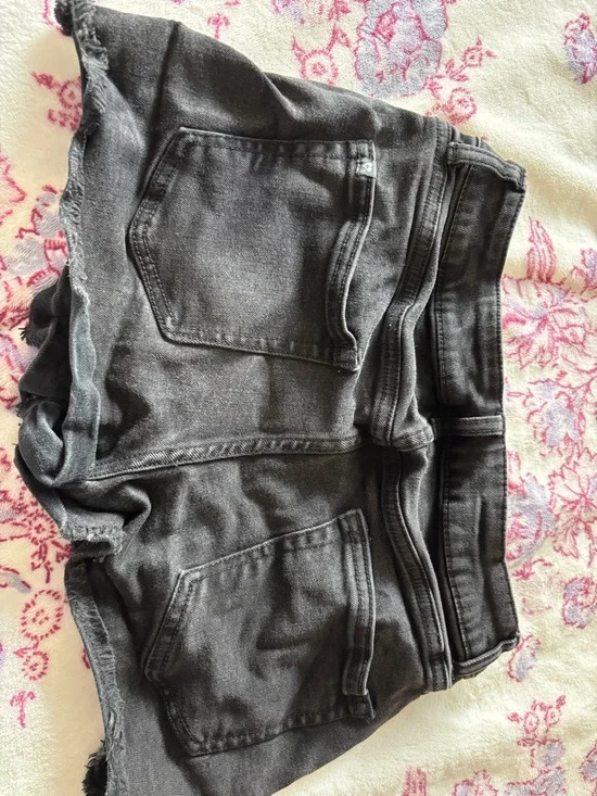 BLACKHEART || Hot Topic Shorts - Picture 2 of 4